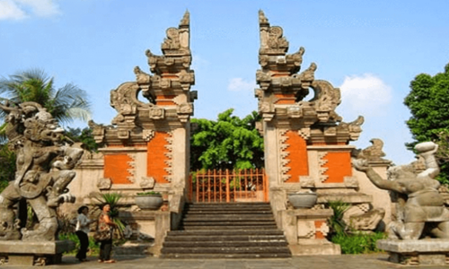 bentuk rumah adat bali