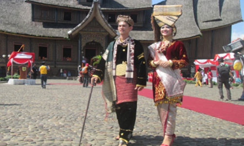 pakaian adat Sumatera Barat